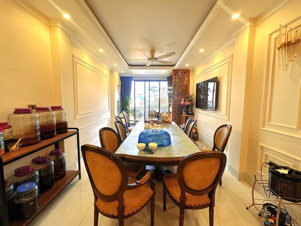 Bán nhà Phùng Chí Kiên, 90m2 x mặt tiền 6,2m, 5 tầng oto 20,5 tỷ