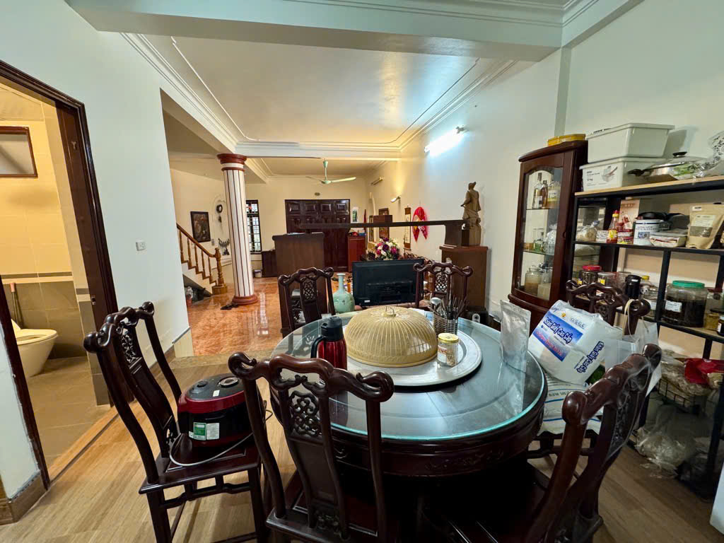 Bán nhà Hào Nam, ngõ oto, 65m2, 2 thoáng, MT 5,4m giá 16,2 tỷ