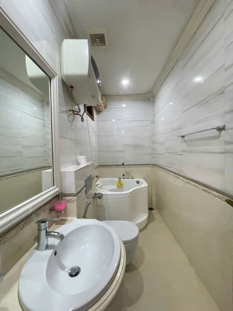 Bán nhà Đoàn Thị Điểm, oto, lô góc, kinh doanh, 75m2, 6T 23,2 tỷ