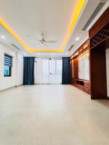 Bán nhà phố Cát Linh, oto, kinh doanh tốt, 5T mới giá 14,6 tỷ