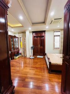 Bán nhà phố Nam Đồng, gần hồ Đắc Di, 58m2, 5T mới, oto đỗ 18 tỷ