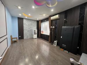 Bán nhà phố Dịch Vọng, ngõ oto, lô góc, 75m2 giá 20,5 tỷ