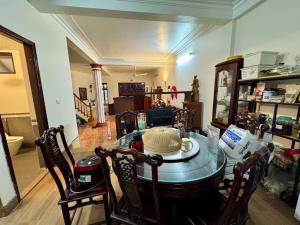 Bán nhà Hào Nam, ngõ oto, 65m2, 2 thoáng, MT 5,4m giá 16,2 tỷ