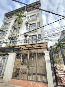 Bán nhà Hoàng Cầu 61m², 5T, MT 4.2m, ôtô đỗ, gần hồ – 24.6 tỷ