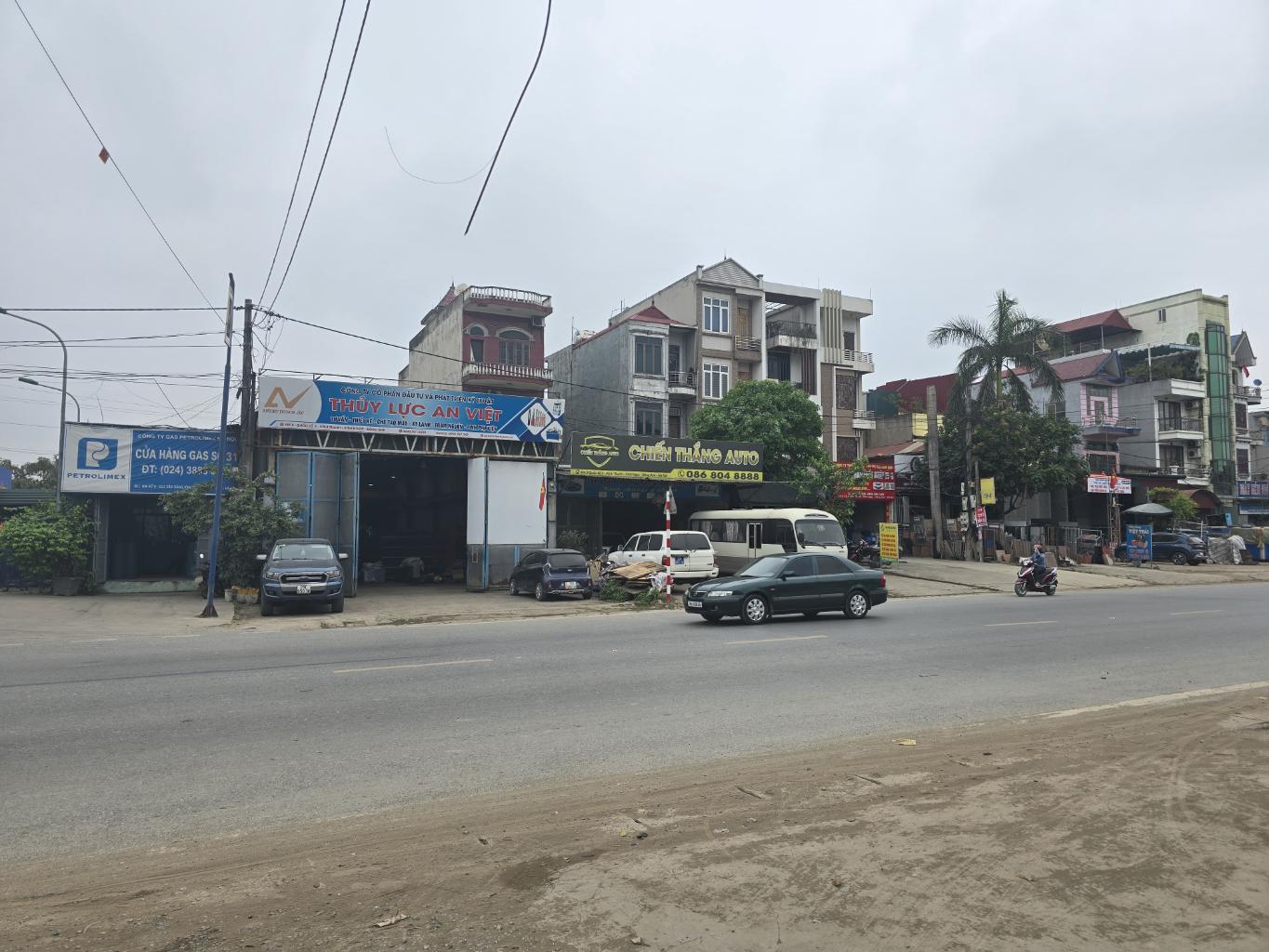 HÀNG HIẾM MẶT PHỐ QL3 ĐÔNG ANH