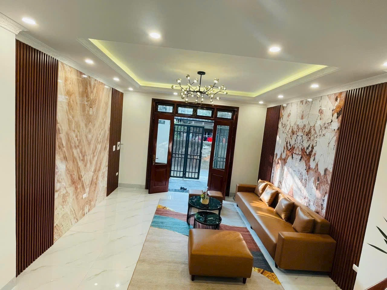 Chính chủ nhờ bán căn nhà mặt phố Cổ Linh 72m x7 tầng, thang máy
