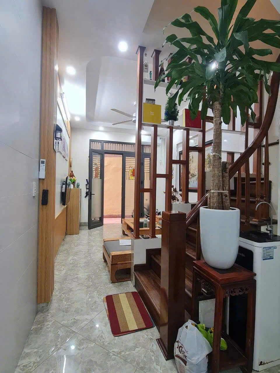 Nhà Mỹ Đình, lô góc, dân xây 40m2, 5 tầng, chào 7.1 tỷ có thương lượng