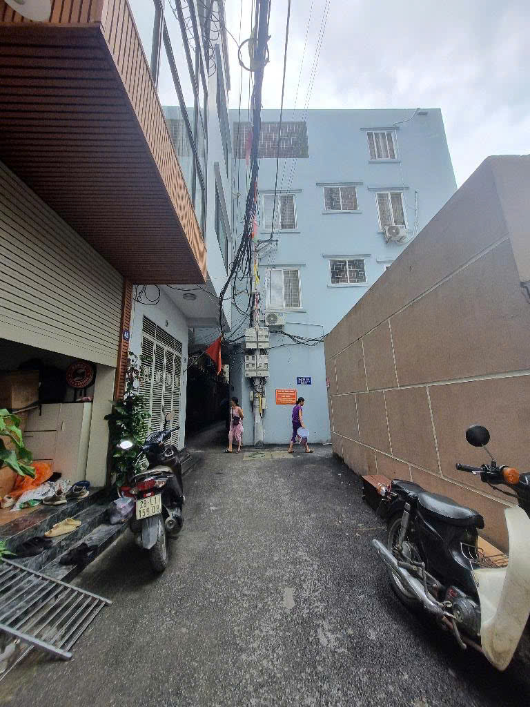BÁN NHÀ LÔ GÓC NGAY CHÂN CHUNG CƯ 42 TRIỀU KHÚC
