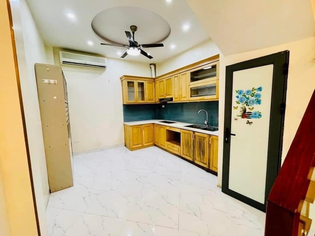 Bán nhà trung tâm Cầu Giấy - 5 tầng - sổ hồng chính chủ