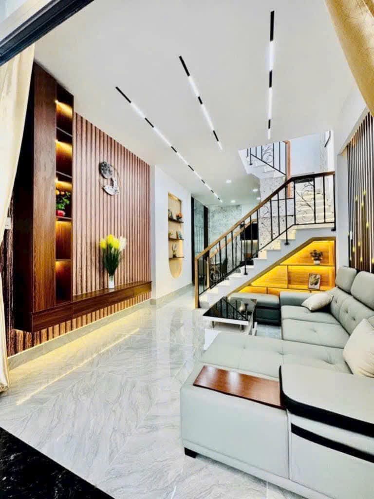 HXH-4 TẦNG- MỚI XÂY- QUA LOTTE VÀI PHÚT-SÁT CHỢ