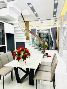 MAI DỊCH GẦN CHỢ - KINH DOANH OL - NGÕ THÔNG TỨ TUNG