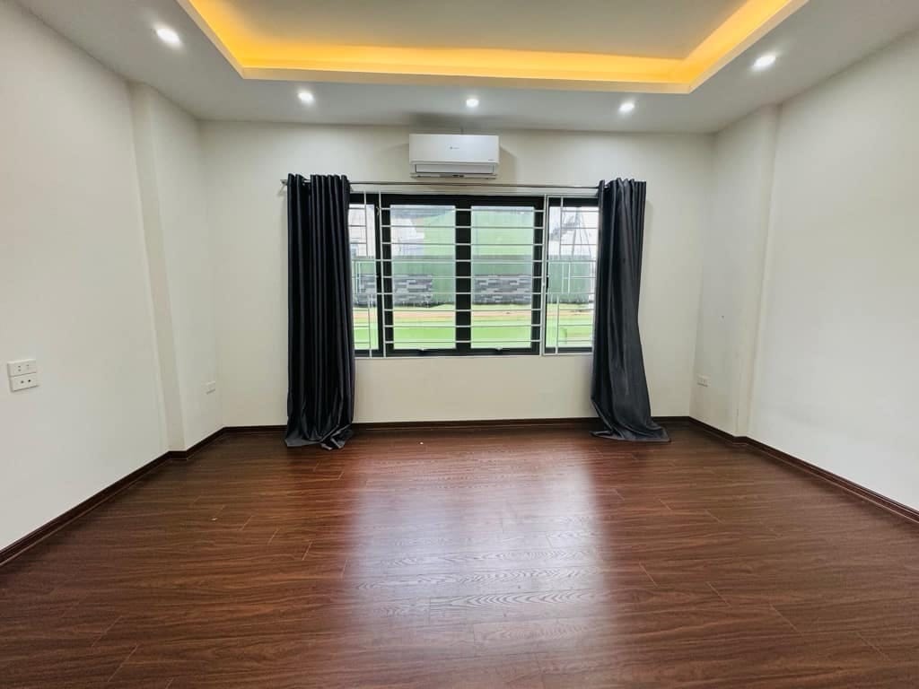 BÁN NHÀ CỰC HIẾM LONG BIÊN