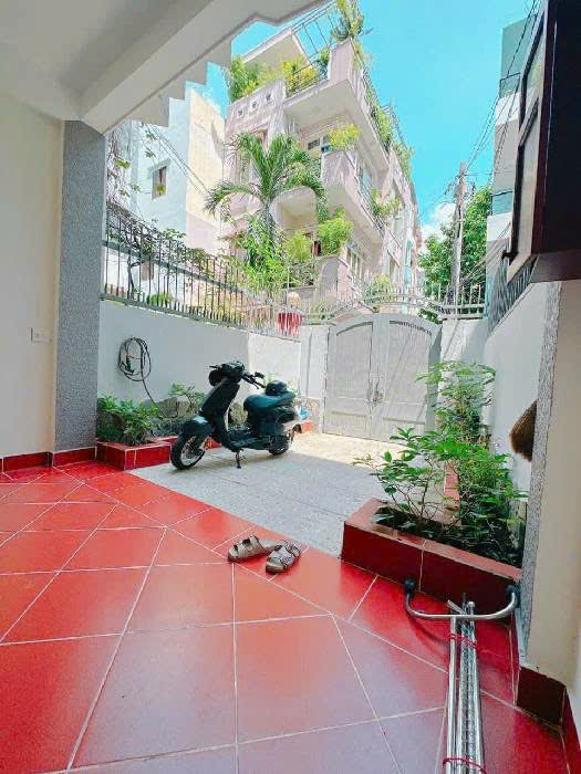 NHÀ NGUYỄN ĐÌNH CHÍNH- NGAY UBND QUẬN- KHU VIP CAO CẤP