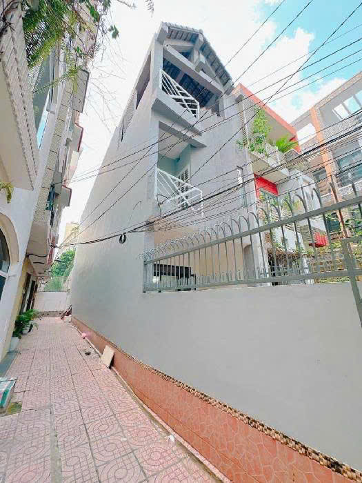 NHÀ NGUYỄN ĐÌNH CHÍNH- NGAY UBND QUẬN- KHU VIP CAO CẤP