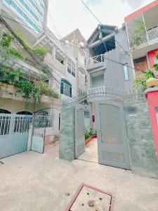 NHÀ NGUYỄN ĐÌNH CHÍNH- NGAY UBND QUẬN- KHU VIP CAO CẤP
