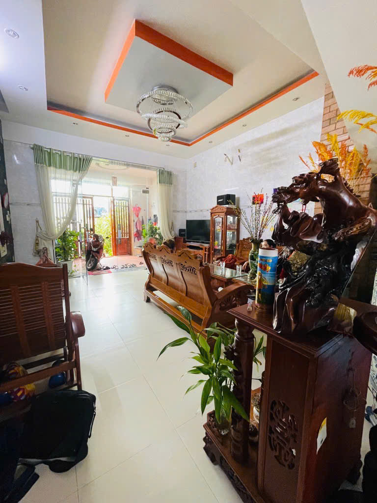 Bán nhà đẹp ngay chợ Bình Điền, mặt tiền đường số, lòng đường 20m, 80m2  3 tầng  chào 8,5 tỷ