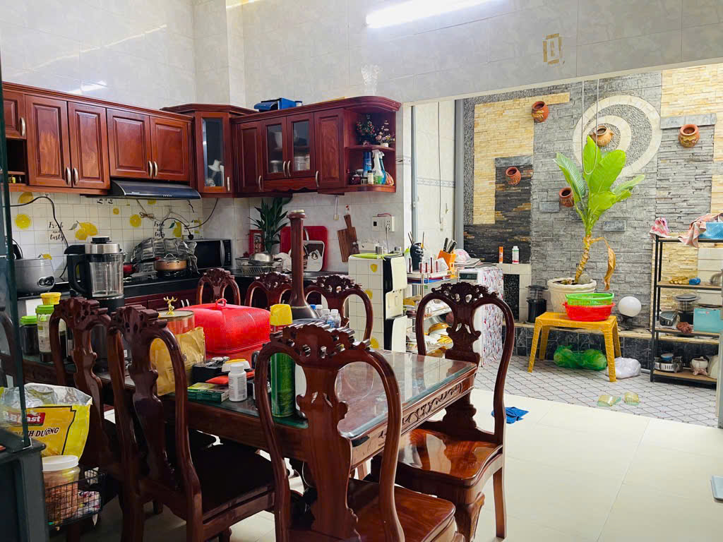 Bán nhà đẹp ngay chợ Bình Điền, mặt tiền đường số, lòng đường 20m, 80m2  3 tầng  chào 8,5 tỷ