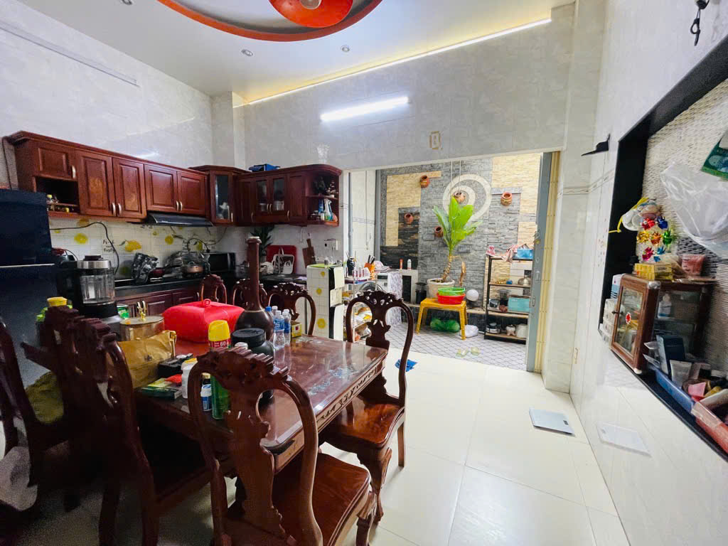 Bán nhà đẹp ngay chợ Bình Điền, mặt tiền đường số, lòng đường 20m, 80m2  3 tầng  chào 8,5 tỷ