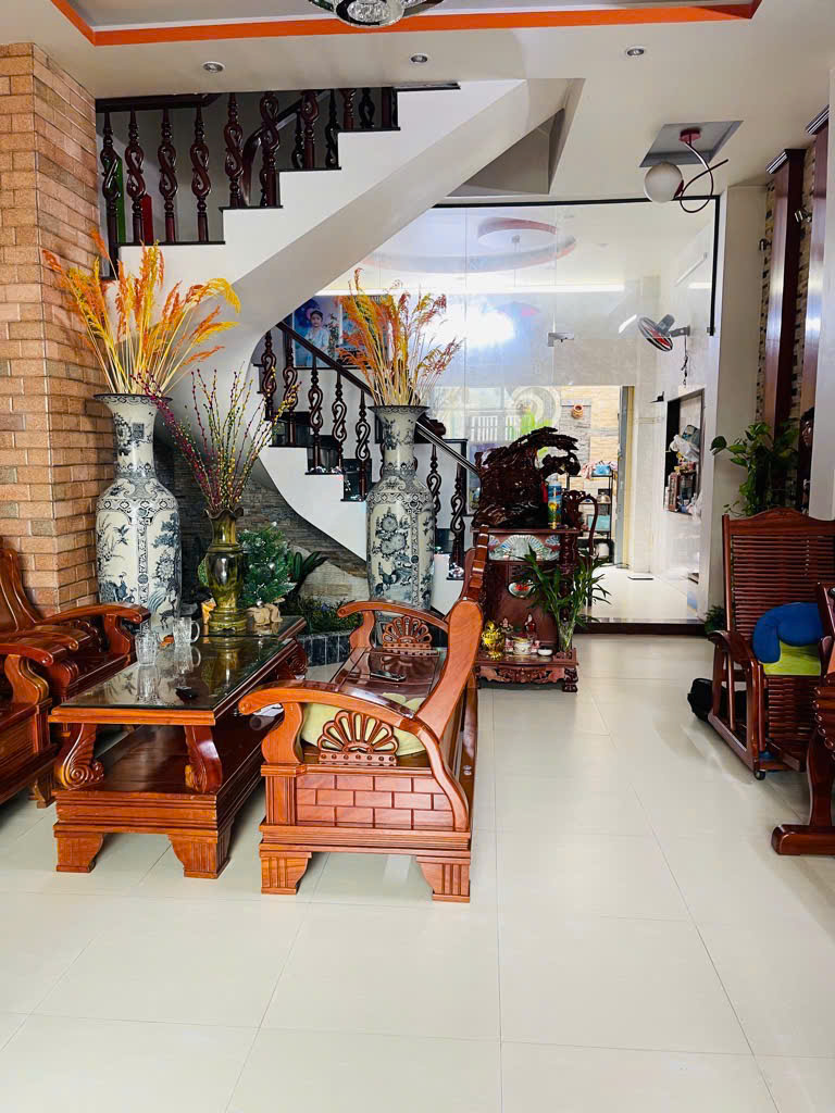 Bán nhà đẹp ngay chợ Bình Điền, mặt tiền đường số, lòng đường 20m, 80m2  3 tầng  chào 8,5 tỷ