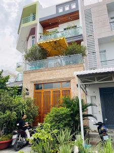 Bán nhà đẹp ngay chợ Bình Điền, mặt tiền đường số, lòng đường 20m, 80m2  3 tầng  chào 8,5 tỷ