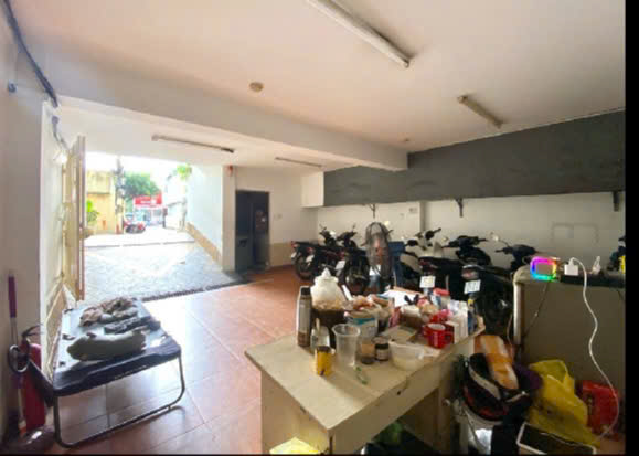 Cần bán tòa nhà VP  tại đường Nguyễn Kiệm, P9, Phú Nhuận. Giá 18 tỷ