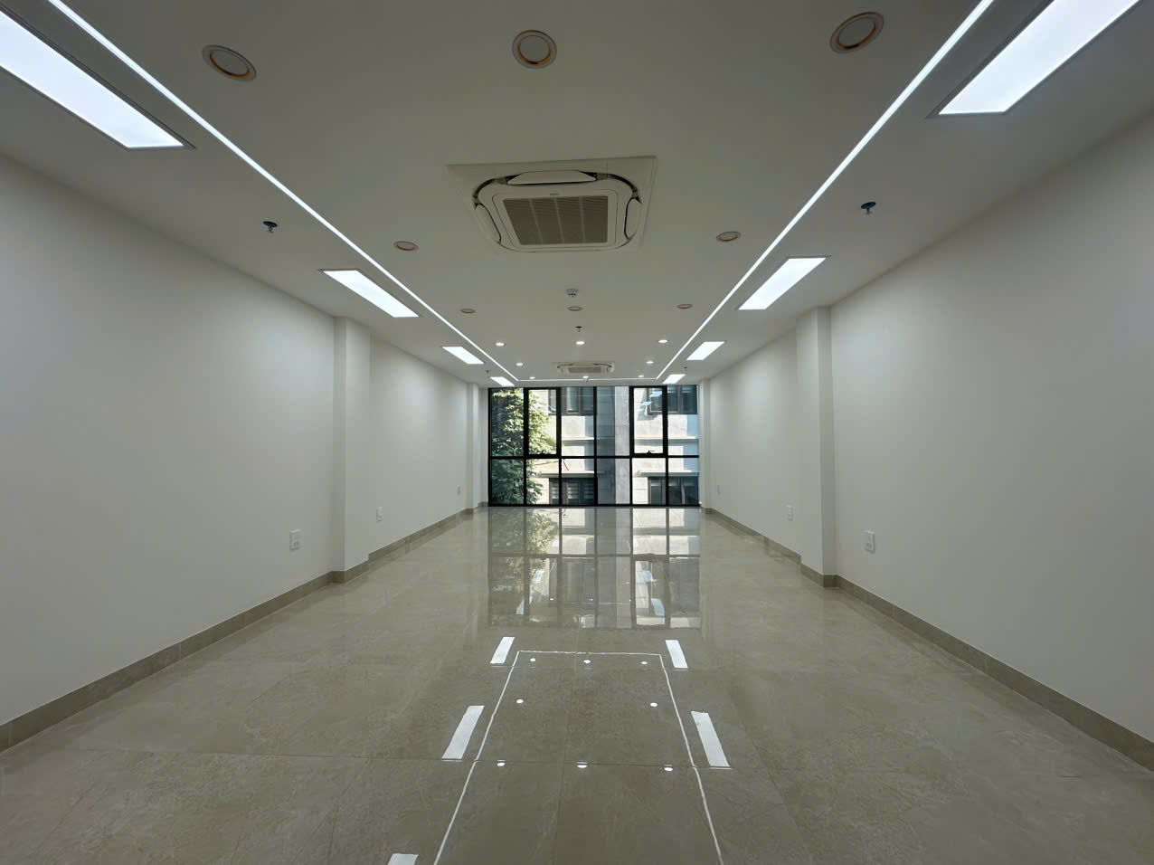 Bán Nhà Nguyên Hồng 65m2 8T MT 5M - Cực Hiếm - Phân Lô - Ô Tô Vào Nhà - Hệ Thống PCCC - Thang Máy