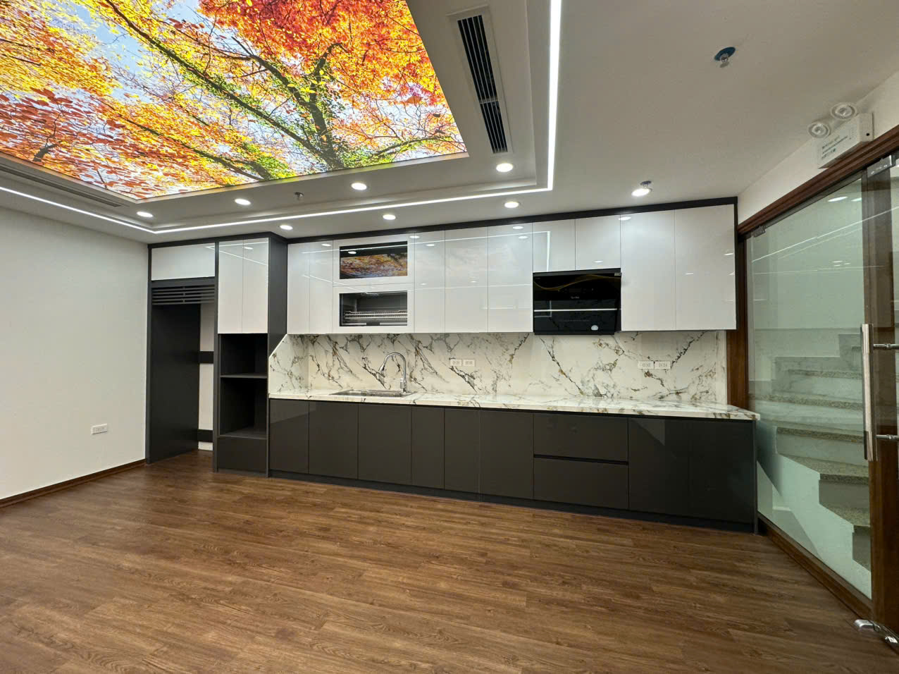 Bán Nhà Nguyên Hồng 65m2 8T MT 5M - Cực Hiếm - Phân Lô - Ô Tô Vào Nhà - Hệ Thống PCCC - Thang Máy
