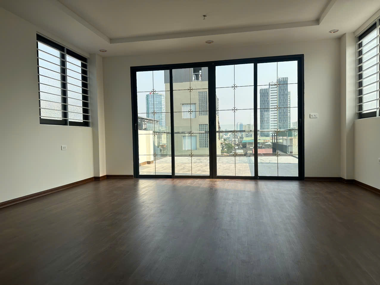 Bán Nhà Nguyên Hồng 65m2 8T MT 5M - Cực Hiếm - Phân Lô - Ô Tô Vào Nhà - Hệ Thống PCCC - Thang Máy