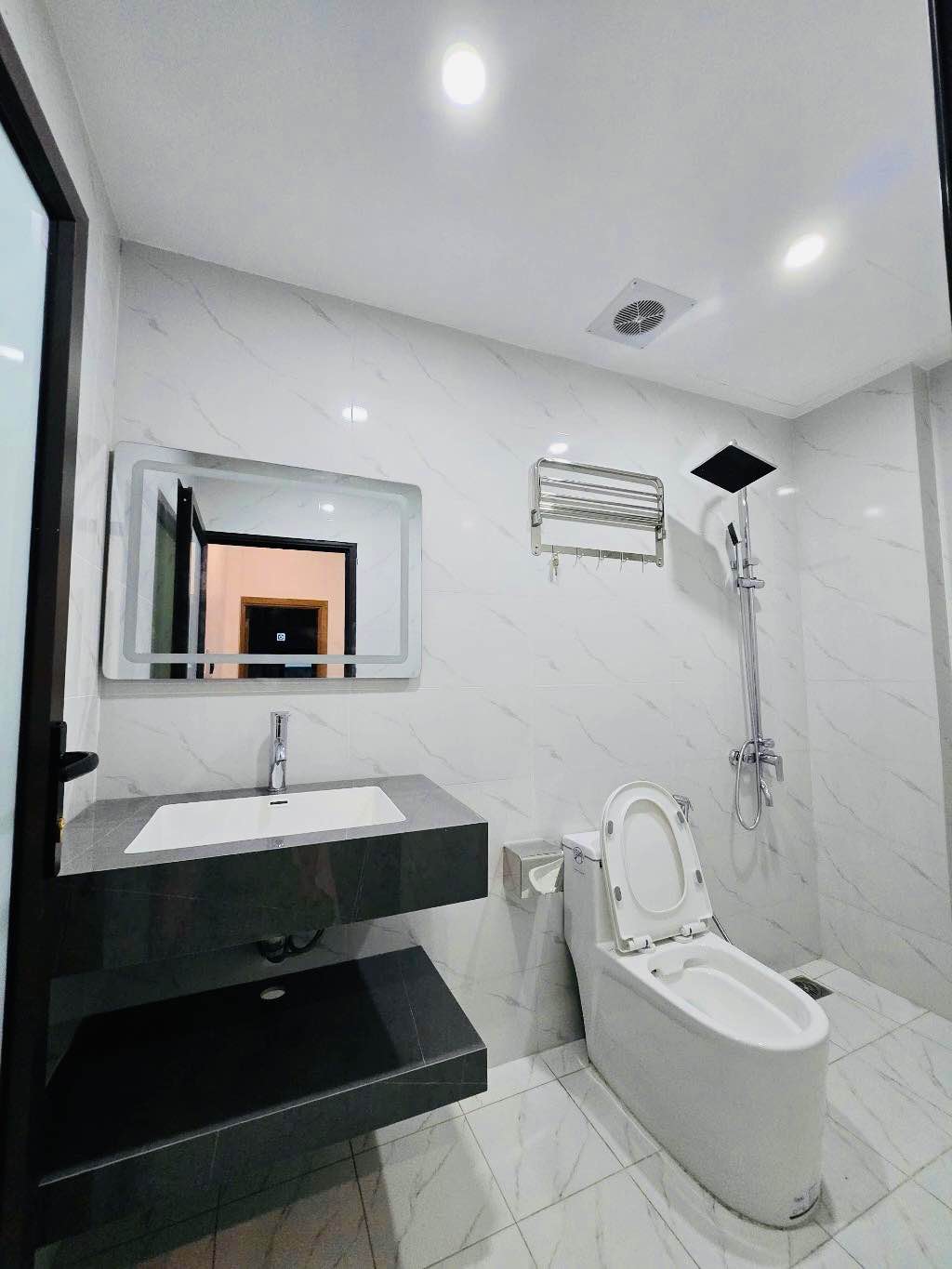 Bán Nhà Hoàng Hoa Thám 37m2 5 tầng MT 3,6m 8.x tỷ - Nhà đẹp - Nội Thất Xịn - Ô TÔ Đỗ 5m