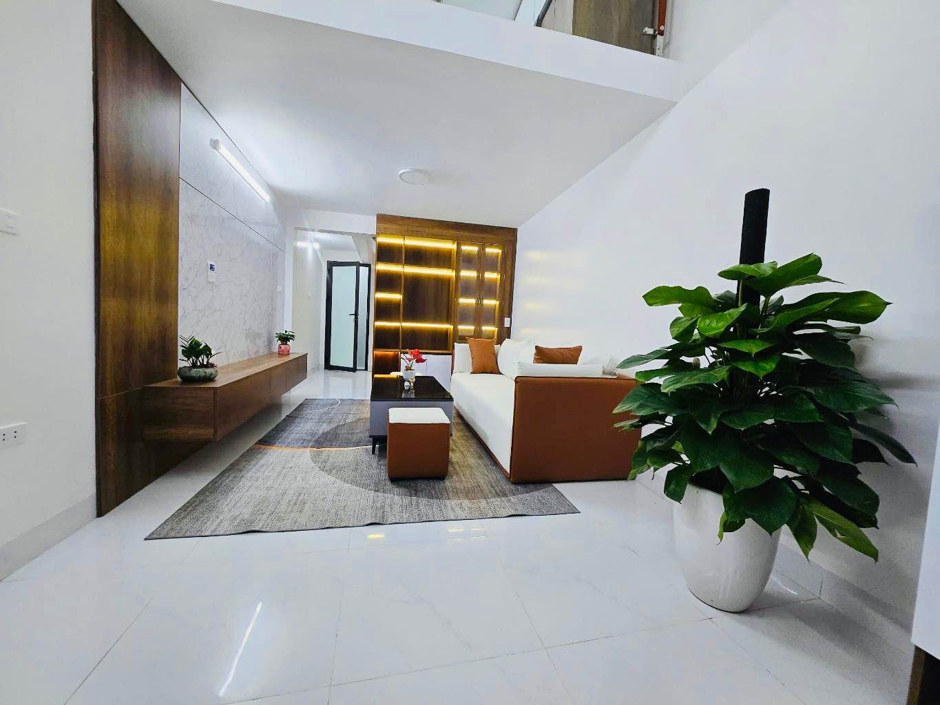 Bán Nhà Hoàng Hoa Thám 37m2 5 tầng MT 3,6m 8.x tỷ - Nhà đẹp - Nội Thất Xịn - Ô TÔ Đỗ 5m