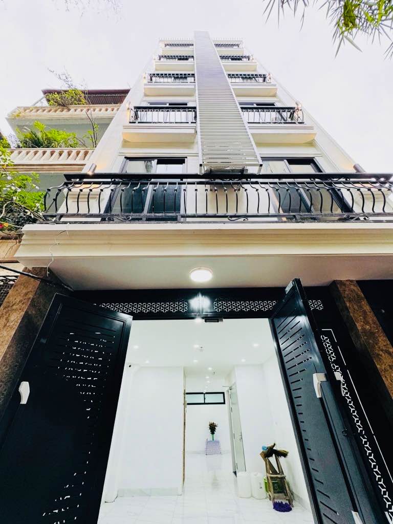 CĂN HỘ DỊCH VỤ - DOANH THU 1,2 TỶ- PHỐ HOÀNG CẦU 65M2 - 7 TẦNG - THANG MÁY - 5.5M MẶT TIỀN - 24,6 TỶ 