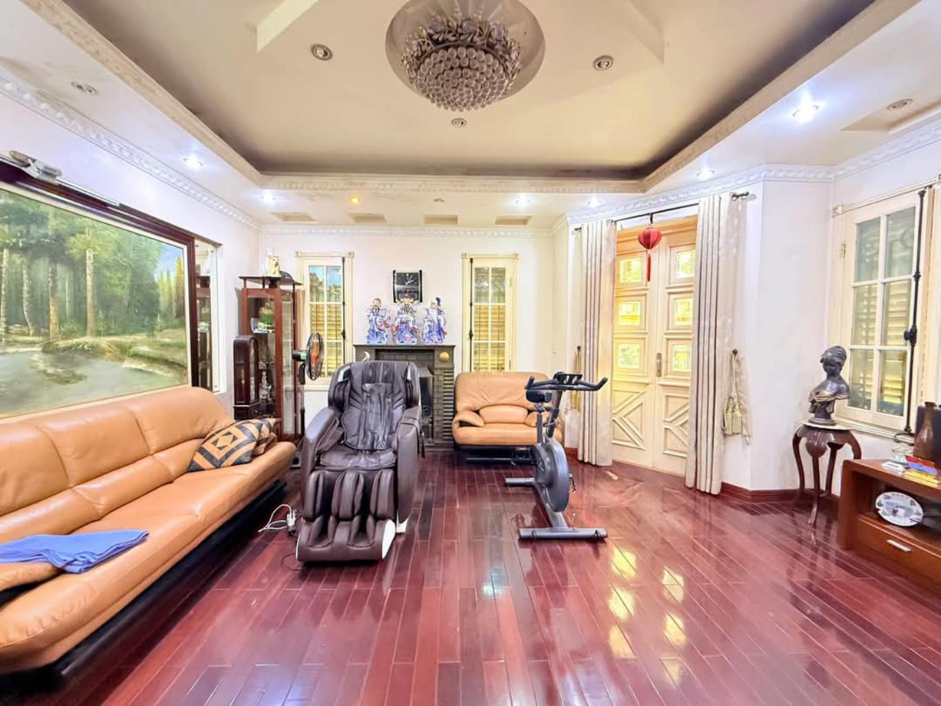 Bán nhà vị trí vip nhất Võng Thị - trung tâm quận Tây Hồ - cả phố duy nhất 1 căn siêu hiếm - 82m² - mặt tiền 5m - phân lô - nhà dân xây đẹp nhất phố