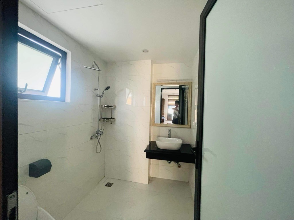 BÁN NHÀ TRÍCH SÀI VIEW HỒ TÂY 130M2 - 8 TẦNG THANG MÁY DOANH THU 2 TỶ MẶT TIỀN 6M - 3 THOÁNG 50 TỶ - GARA Ô TÔ - PHÂN LÔ 