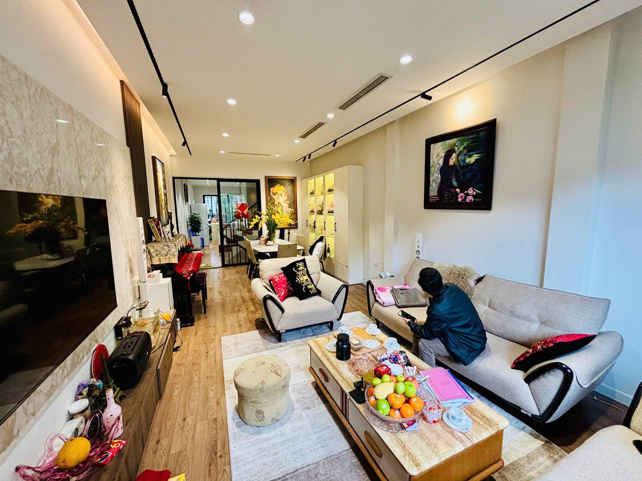 DUY NHẤT - CỰC HIẾM!!! BÁN NHÀ NGUYÊN HỒNG 60M2 - 6 TẦNG - MẶT TIỀN 5M - 33 TỶ KINH DOANH SPA -CAFE