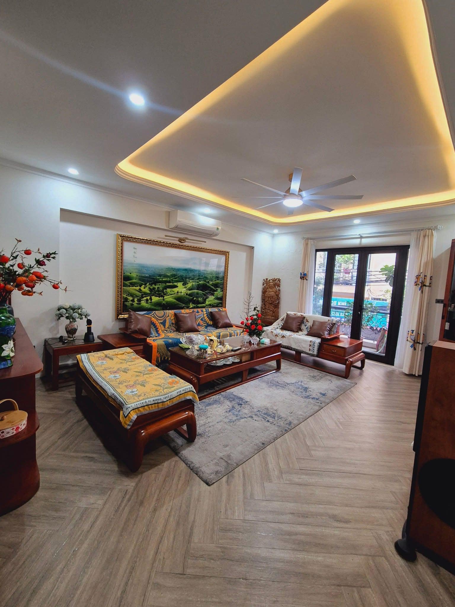 Hiếm!!! BÁN NHANH NHÀ PHẠM HUY THÔNG 40M2 - 5 TẦNG - MẶT TIỀN 4.5M - 13.5 TỶ - Ô TÔ ĐỖ - KINH DOANH