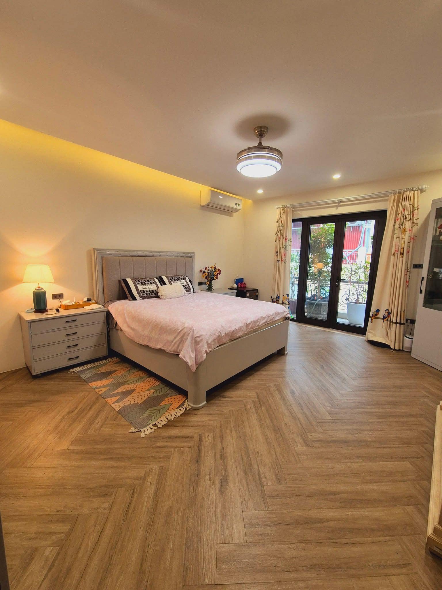 Hiếm!!! BÁN NHANH NHÀ PHẠM HUY THÔNG 40M2 - 5 TẦNG - MẶT TIỀN 4.5M - 13.5 TỶ - Ô TÔ ĐỖ - KINH DOANH