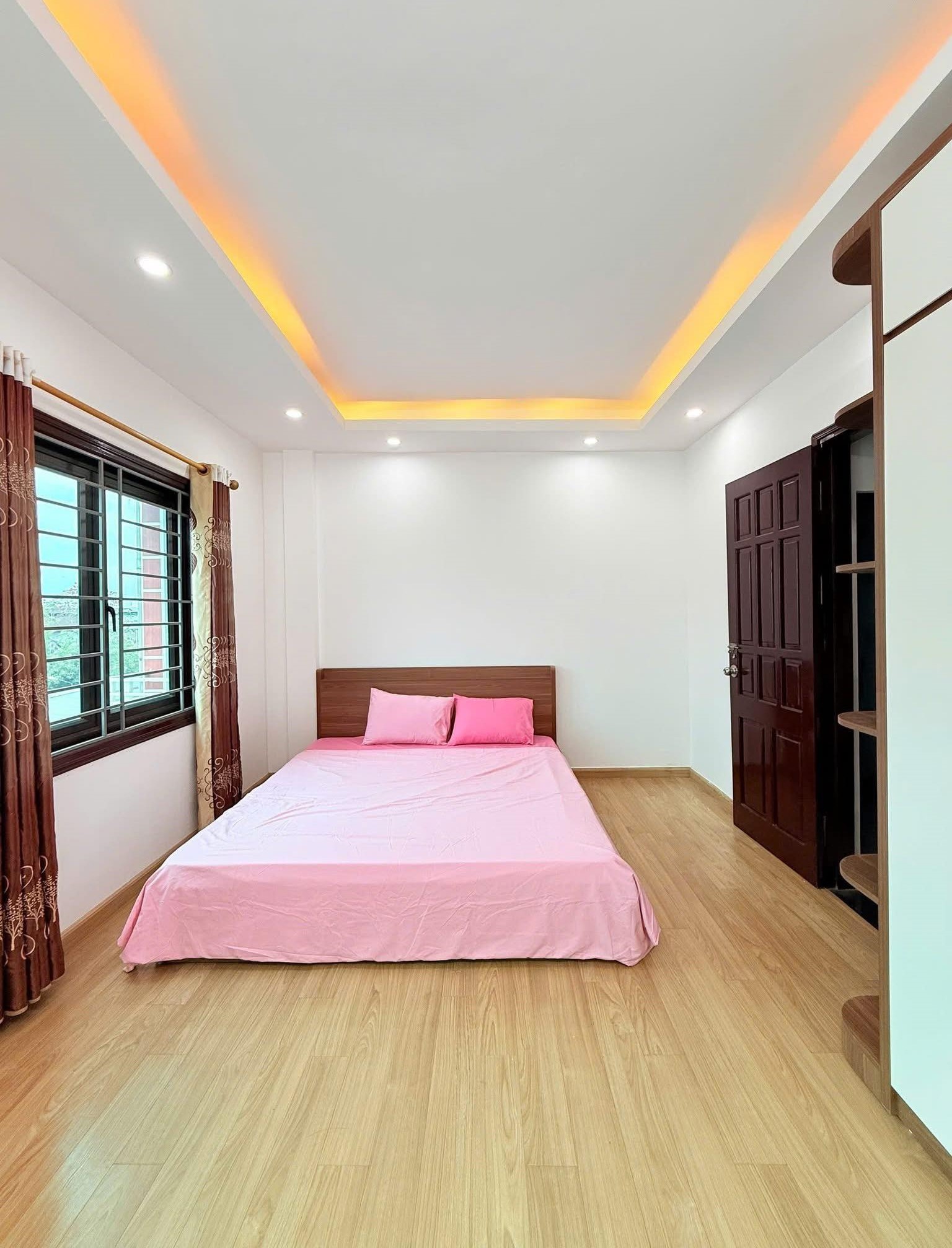 CỰC HIẾM!! BÁN NHANH NHÀ NGỌC THỤY 35M2 - 5 TẦNG NHÀ MỚI - MẶT TIỀN 4M - 5.69 TỶ - GẦN PHỐ - SỔ ĐẸP