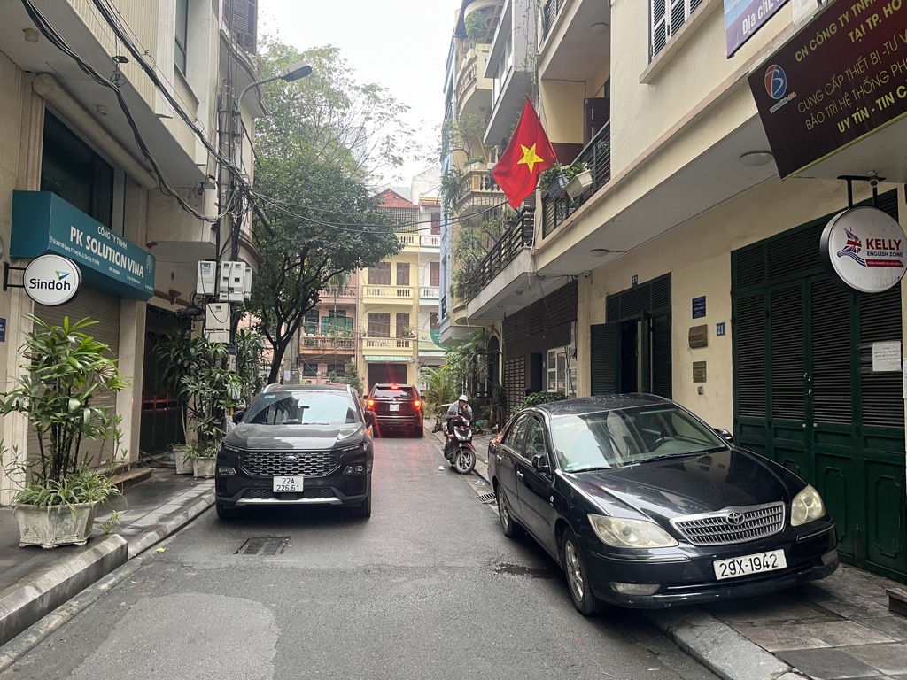 BÁN NHÀ ĐỖ QUANG - CỰC HIẾM NHÀ BÁN - CÓ VỈA HÈ - PHÂN LÔ - Ô TÔ TRÁNH - KINH DOANH - 45M2 -4 TẦNG - 3.6M MẶT TIỀN - 19 TỶ