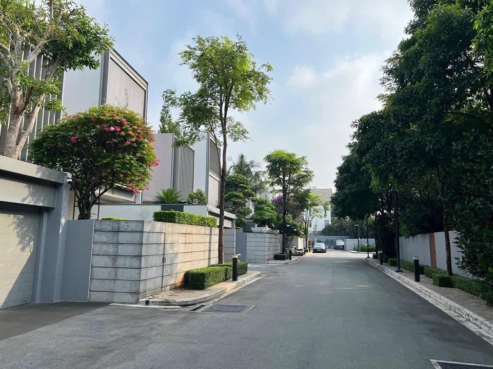 CỰC HIẾM ! BÁN BIỆT THỰ VƯỜN ĐÀO - LẠC LONG QUÂN SIÊU VIP 232M2 - 15M MẶT TIỀN - 6 TẦNG THANG MÁY - HÀNG XÓM LOTTE!