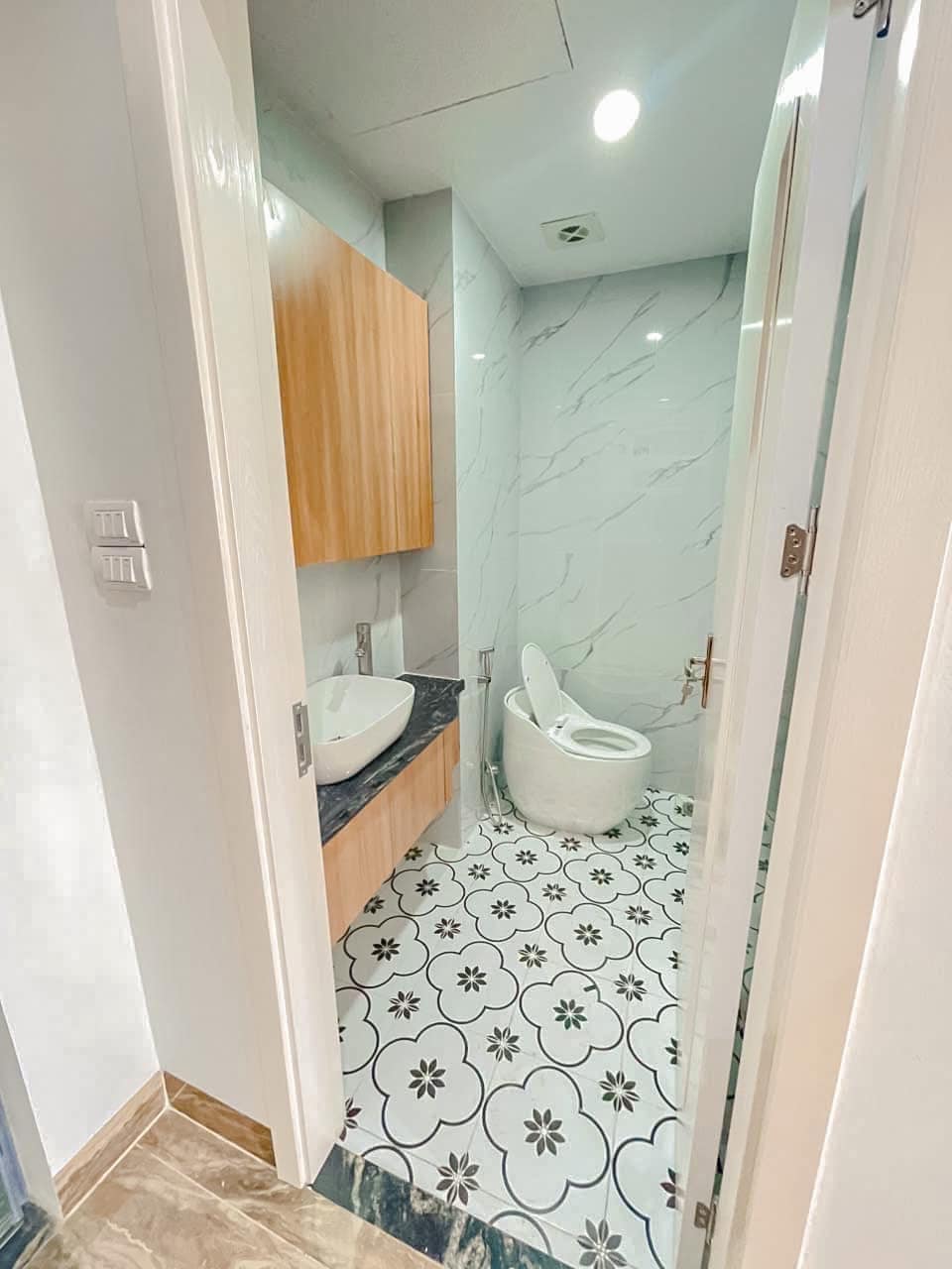RẤT HIẾM !!! BÁN NHÀ NGUYỄN CÔNG HOAN - Ô TÔ VÀO NHÀ - 45M2 - 4 TẦNG - 4M MẶT TIỀN - 15 TỶ  KHU VIP - KINH DOANH TỐT