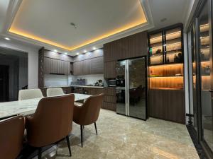 BÁN NHÀ NGÕ 135 ĐỘI CẤN 68m2 5 TẦNG - MẶT TIỀN 4,8M 14 tỷ - Đất Vượng Khí - 10M Ô TÔ ĐỖ - Vài Bước Ra Hồ Đầm Tròn - Hồ Ngọc Hà