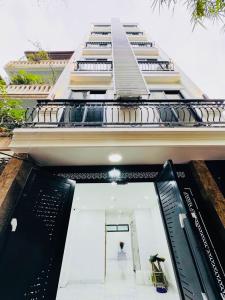 CĂN HỘ DỊCH VỤ - DOANH THU 1,2 TỶ- PHỐ HOÀNG CẦU 65M2 - 7 TẦNG - THANG MÁY - 5.5M MẶT TIỀN - 24,6 TỶ