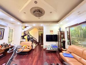 Bán nhà vị trí vip nhất Võng Thị - trung tâm quận Tây Hồ - cả phố duy nhất 1 căn siêu hiếm - 82m² - mặt tiền 5m - phân lô - nhà dân xây đẹp nhất phố