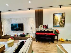 Hiếm!!! BÁN NHANH NHÀ PHẠM HUY THÔNG 40M2 - 5 TẦNG - MẶT TIỀN 4.5M - 13.5 TỶ - Ô TÔ ĐỖ - KINH DOANH