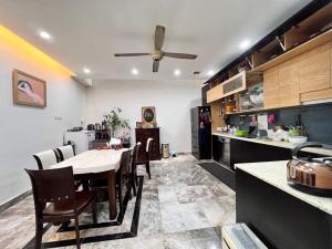CỰC HIẾM!!! BÁN NHÀ HUỲNH THÚC KHÁNG 50M2 -4 TẦNG - MẶT TIỀN 4M - 25.3 TỶ PHÂN LÔ Ô TÔ TRÁNH - VIP - KINH DOANH - CÓ VỈA HÈ