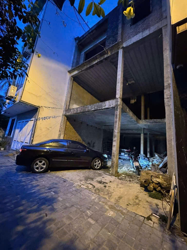 - Bán nhà Lê Văn Lương, Trung Hòa, Cầu Giấy, siêu đẹp, 100m2, 32 tỷ