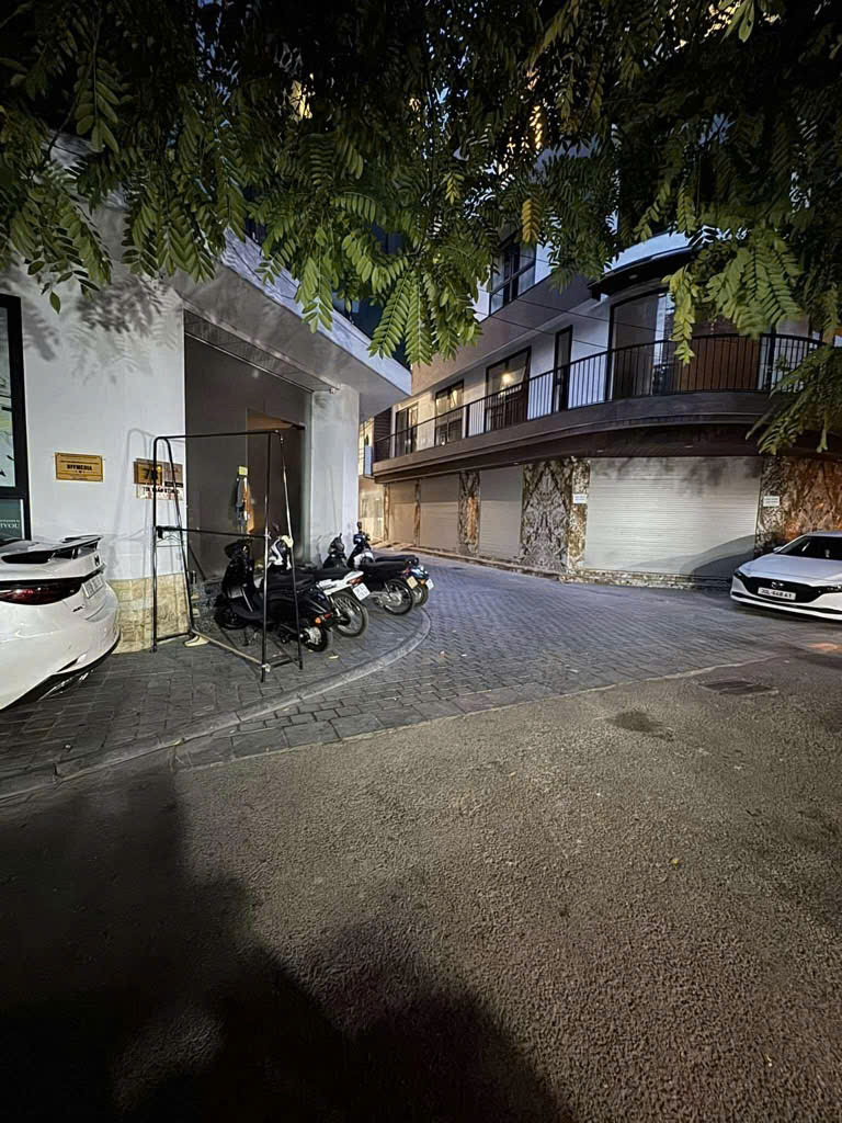 - Bán nhà Lê Văn Lương, Trung Hòa, Cầu Giấy, siêu đẹp, 100m2, 32 tỷ