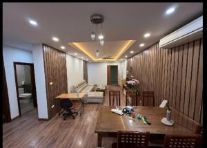 Bán căn hộ chung cư mặt phố Lê Văn Lương, Thanh Xuân, Siêu đẹp, 107m2, 7.5 tỷ