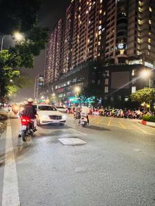 Bán nhà mặt phố Lê Văn Lương, Thanh Xuân, Siêu đẹp, 42m2, 18.5 tỷ