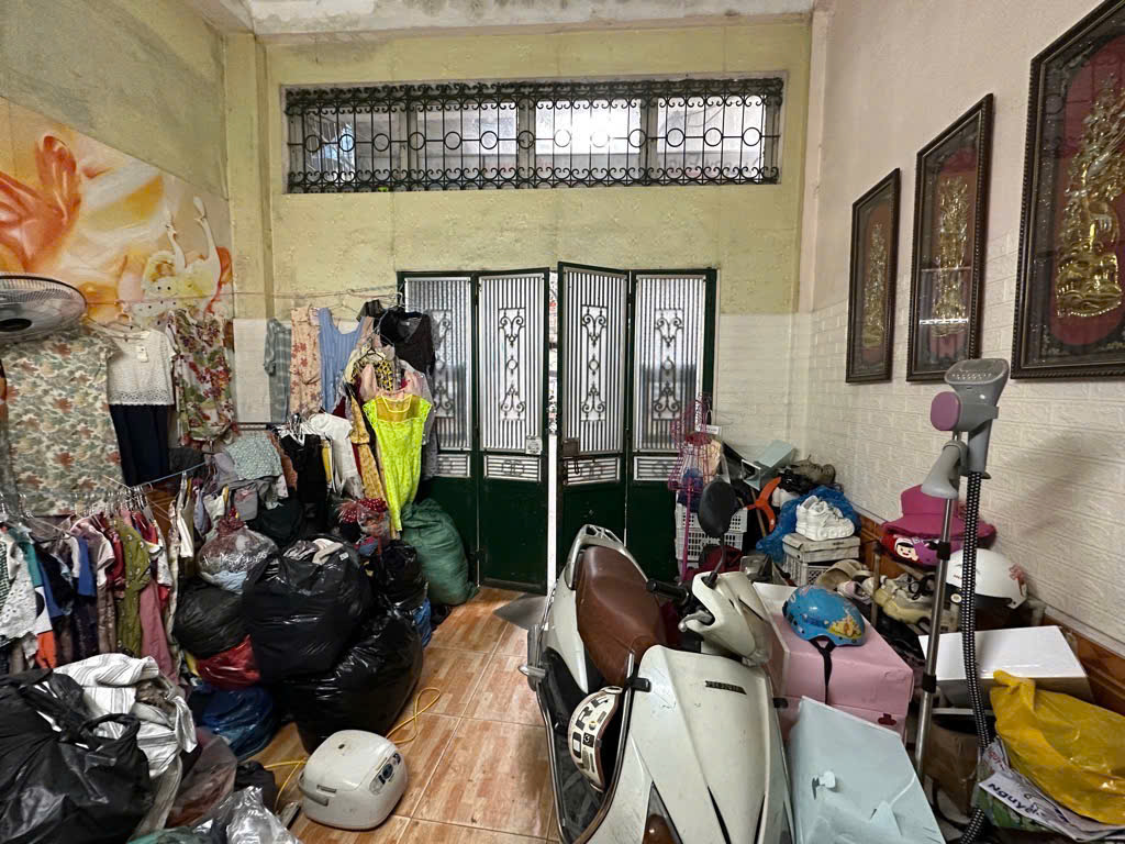 Bán đất tặng nhà 30m2, 3 tầng Đa Sỹ - Hà Đông , Lô góc , oto đỗ sát cửa , 10m ra oto tránh , 30m ra bể bơi đa sỹ